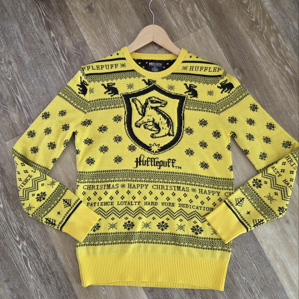 Harry Potter Hufflepuff Christmas Holiday Crest Sweater Box Lunch NWOT Acrylic